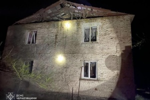 Ворог вдарив ракетою і дроном по Чернігову та області, є постраждала