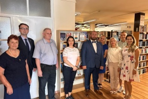 Нову «Українську книжкову поличку» відкрили в угорському місті Нірбатор
