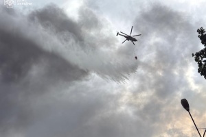 ДСНС залучила два гелікоптери для ліквідації наслідків ударів у Києві