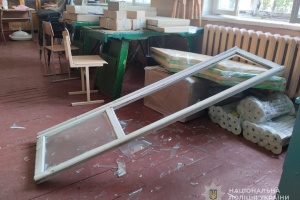 Загарбники вдарили по Конотопу ракетою, пошкоджені багатоповерхівка і школа