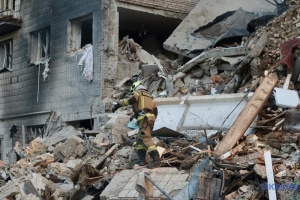 Cruise missile tears through Kyiv apartment block, Interior Minister explains