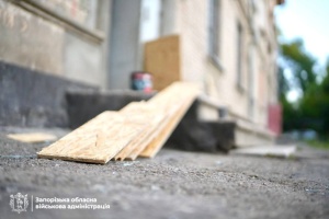 Внаслідок ракетного удару у Запоріжжі пошкоджені 15 багатоповерхівок