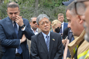 Foreign diplomats visit site of Russian strike in Kyiv