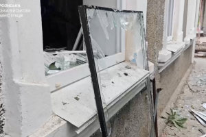 У Херсоні показали наслідки російського обстрілу Корабельного району
