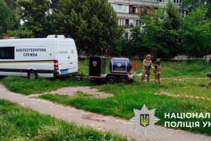 У Києві після ударів РФ у багатоповерхівці виявили нерозірвані касетні боєприпаси