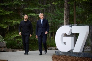 Зеленський зустрівся з Карні на полях саміту G7