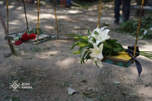 Іноземні посольства в Києві приспустили прапори у День жалоби