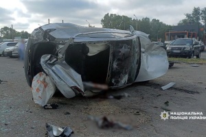 Повідомили про підозру водієві автомобіля Tesla, який у Полтаві в'їхав у парковку