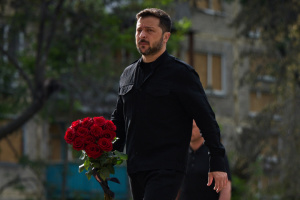 Zelensky honors victims of Russian strike on building in Kyiv