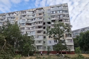 Invaders shell central Kherson at night, injure woman