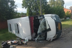 У ДТП з маршруткою на Сумщині постраждали семеро людей, серед них - діти