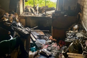 Russian strike hits apartment building in Kherson, killing civilian