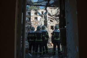 Зруйнована п'ятиповерхівка й загиблі: Київ після масованої нічної атаки