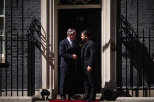 Zelensky meets with Starmer in London