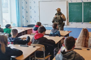 На Луганщині росіяни навчатимуть семирічних дітей керувати дронами