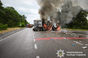 На Вінниччині зіткнулися дві вантажівки й мікроавтобус, двоє загиблих