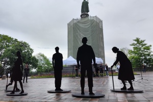 У Києві відкрили інсталяцію «Тіні присутності», присвячену зниклим безвісти 