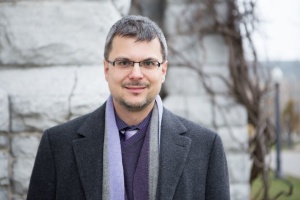 Canada must bolster its own armed forces to sustain aid to Ukraine, expert says
