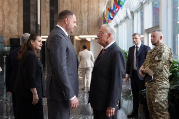 ゼレンシキー側近、米大統領の２人の特使と会談