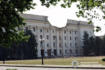 ロシア軍、ウクライナ南部ヘルソンの中心地を攻撃　男性１名が死亡