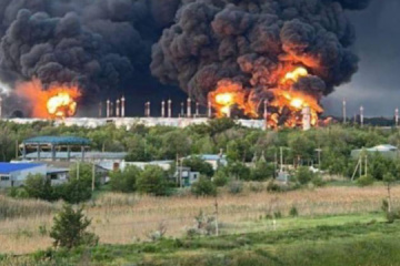 Forces de systèmes sans pilote ukrainiennes : Dépôt pétrolier stratégique russe touché à Engels