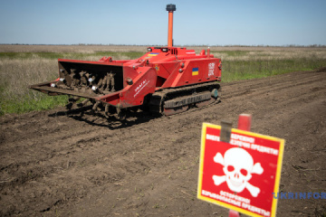 Ukraine : les agriculteurs près de la ligne de front luttent pour cultiver leurs terres contaminées