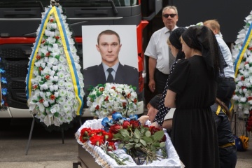 Kyjiw nimmt Abschied von drei Rettungskräften, die am 6. Juni beim russischen Angriff ums Leben kamen