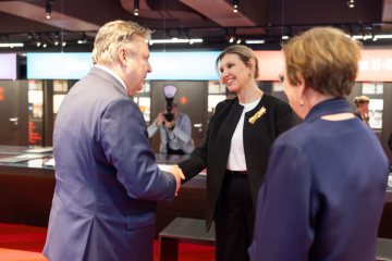 Ukraine's first lady, Vienna mayor visit accessibility center