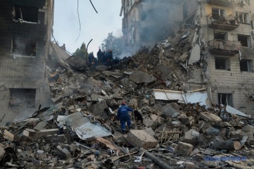 ロシア軍の大規模攻撃　キーウの死者１５人に増加　瓦礫の下から市民の遺体発見