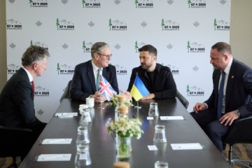 Selenskyj und Starmer erörtern Schritte für gerechten Frieden