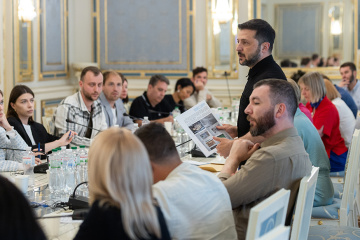 Zelensky : 695 000 Russes se battent contre les forces de défense sur le front