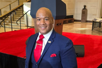 ウクライナへの軍事支援停止は早期終了すべき＝トランプ氏の宗教顧問のバーンズ米牧師