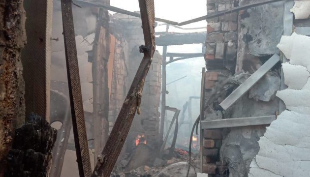Війська РФ обстріляли Нікопольський район, пошкоджені будинки Війська РФ обстріляли Нікопольський район, пошкоджені будинки