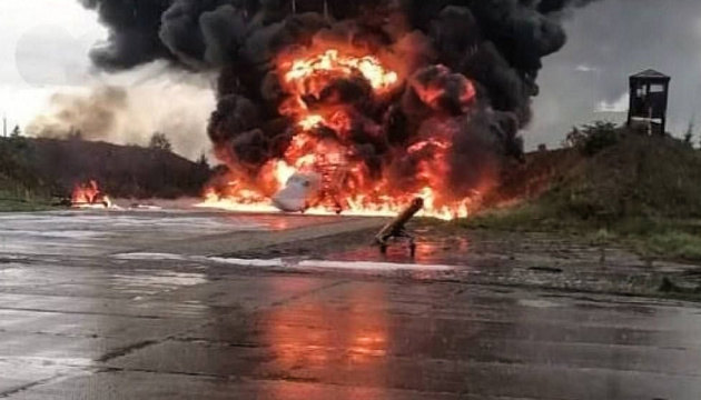 Drony SBU uderzyły w ponad 40 bombowców strategicznych na tyłach Rosji - źródło Drony SBU uderzyły w ponad 40 bombowców strategicznych na tyłach Rosji - źródło