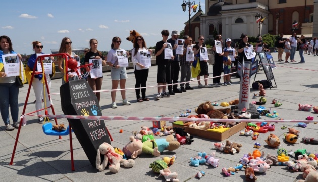 In Warsaw, activists highlight issue of Russia targeting Ukrainian children In Warsaw, activists highlight issue of Russia targeting Ukrainian children