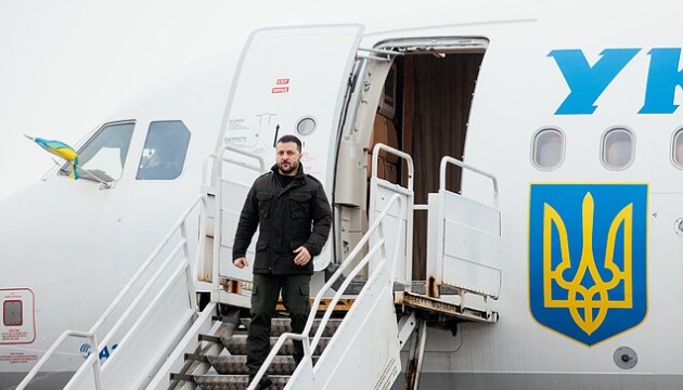 ゼレンシキー宇大統領、リトアニア首都ビルニュスに到着