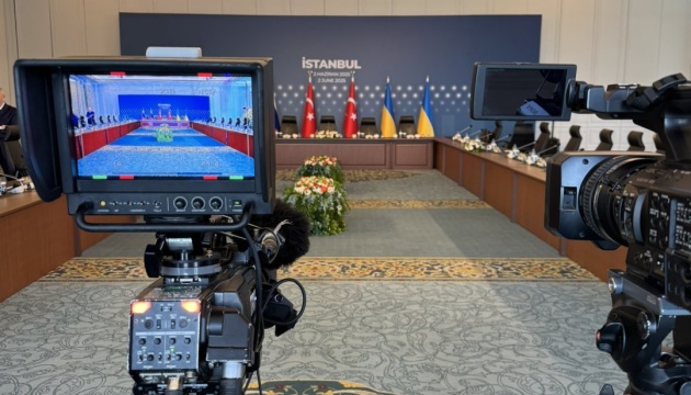 Російська делегація прибула до місця проведення переговорів у Стамбулі