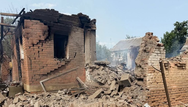 Russland greift Dorf in Oblast Sumy mit drei Gleitbomben an, Kirche und 20 Häuser zerstört Russland greift Dorf in Oblast Sumy mit drei Gleitbomben an, Kirche und 20 Häuser zerstört