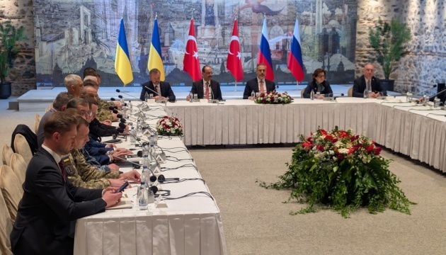 Rusos lanzan una campaña para desacreditar al equipo negociador ucraniano en Estambul