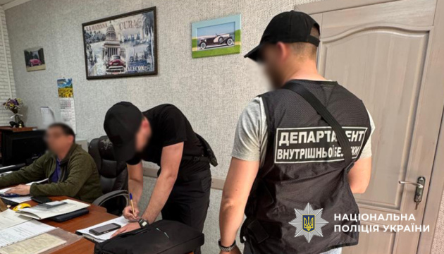 Поліція ліквідувала схеми з водійськими правами у чотирьох областях