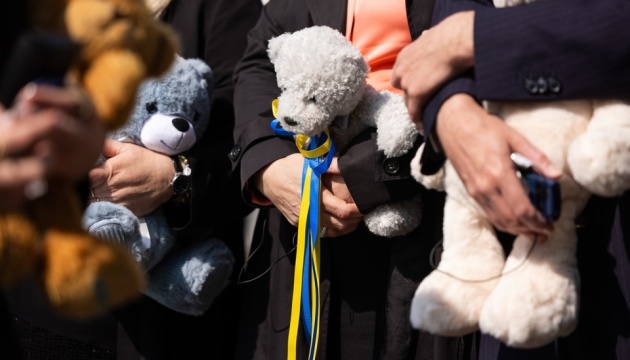 Президент і перша леді вшанували пам’ять дітей, яких убила Росія