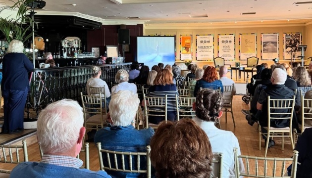 На найстарішому літературному фестивалі Ірландії презентували книжку «Слова і кулі»