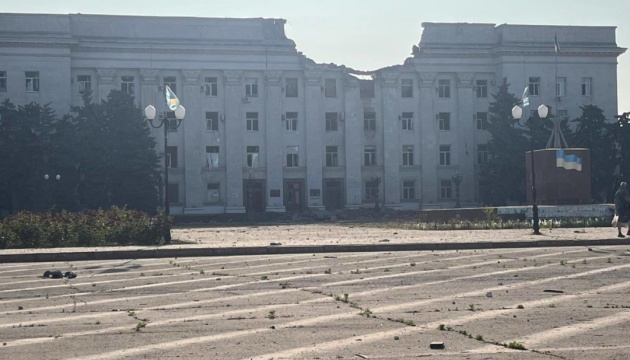 Guerre en Ukraine : Deux civils tués et treize blessés dans la région de Kherson à la suite des bombardements russes