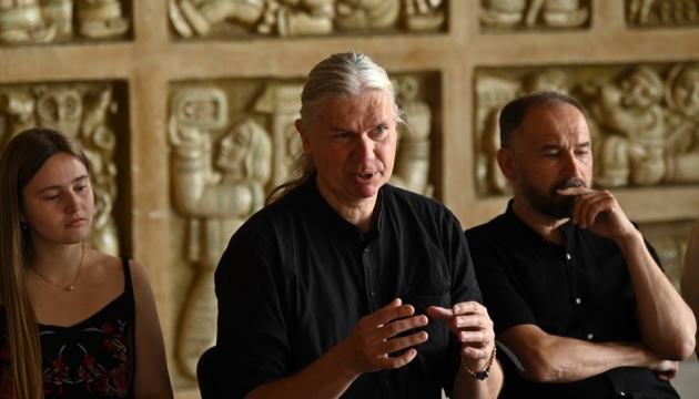 Франківський драмтеатр покаже виставу чеського режисера Давіда Зелінки «Абсолютно вільні»