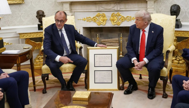 Мерц у Білому домі: Трамп може зупинити російську війну проти України тиском на Москву