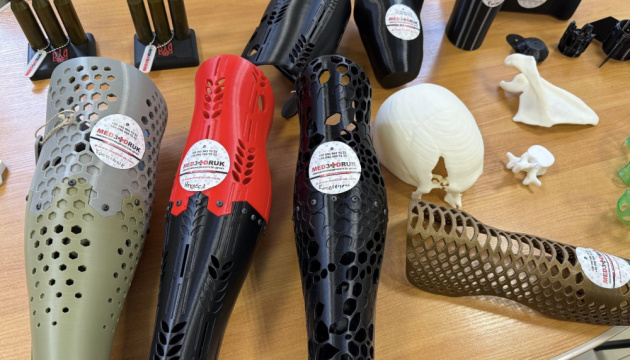 У Тернополі безкоштовно виготовляють накладки на протези для військових