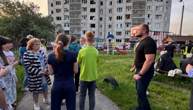 Russians hit residential building in Lutsk, injuring five people Russians hit residential building in Lutsk, injuring five people