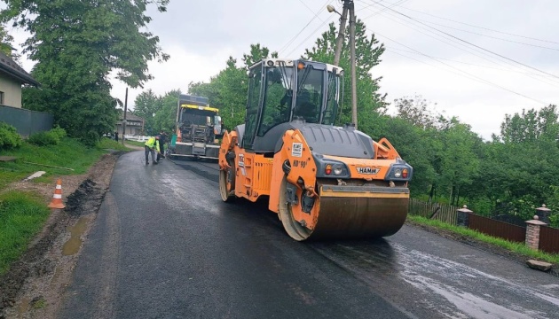 В Україні цього року вже відремонтували майже 1,7 мільйона квадратних метрів доріг В Україні цього року вже відремонтували майже 1,7 мільйона квадратних метрів доріг