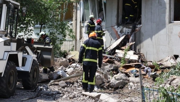 À Loutsk, le corps d'un homme a été retiré des décombres d'un immeuble de neuf étages. Le bilan des victimes s'élève à 27