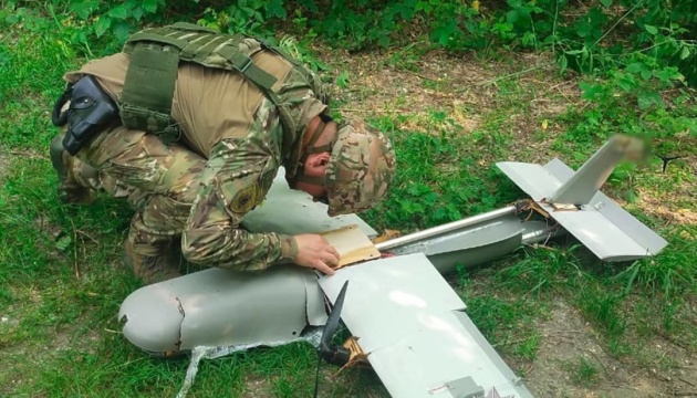 На Сумщині вибухотехніки витягнули з річки ворожий дрон